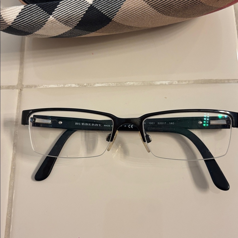 Burberry prescription Eyeglass frame. Includes hard case - Picture 11 of 11
